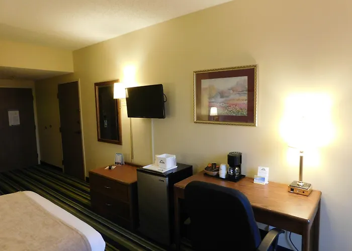 Days By Wyndham - West Acres Hotel