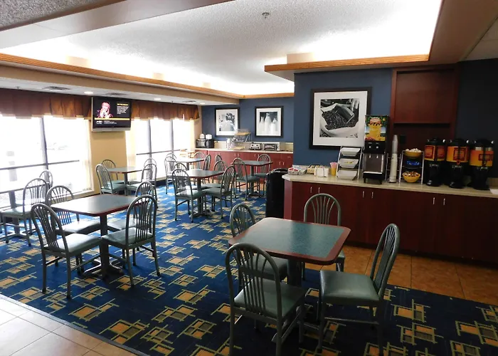 Days By Wyndham - West Acres Hotel