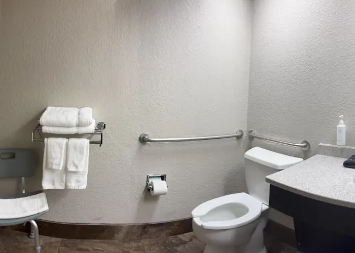 Days By Wyndham - West Acres Hotel