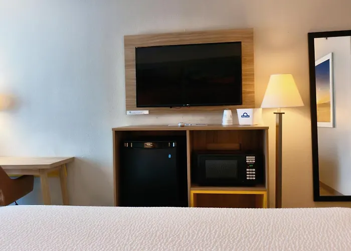 Days By Wyndham - West Acres Hotel 2*