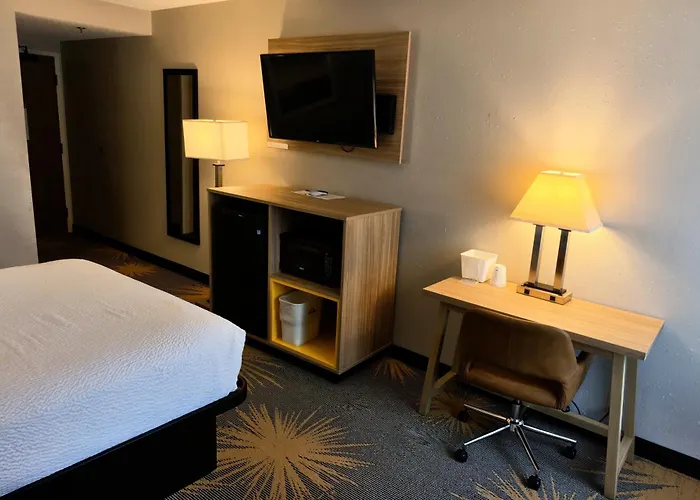 Days By Wyndham - West Acres Hotel 2*