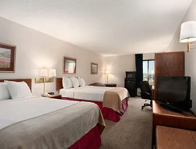 Days By Wyndham - West Acres Hotel