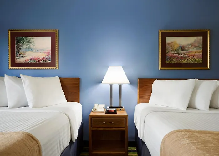 Days By Wyndham - West Acres Hotel